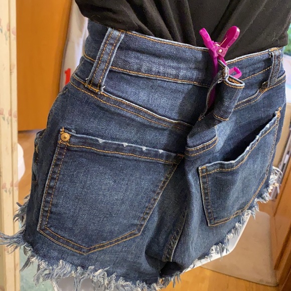 Size 7 high waisted shorts Size L shirt - Picture 3 of 3